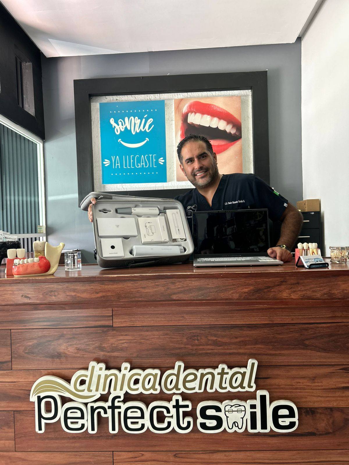 Dr. Simón Eduardo García García en Perfect Smile